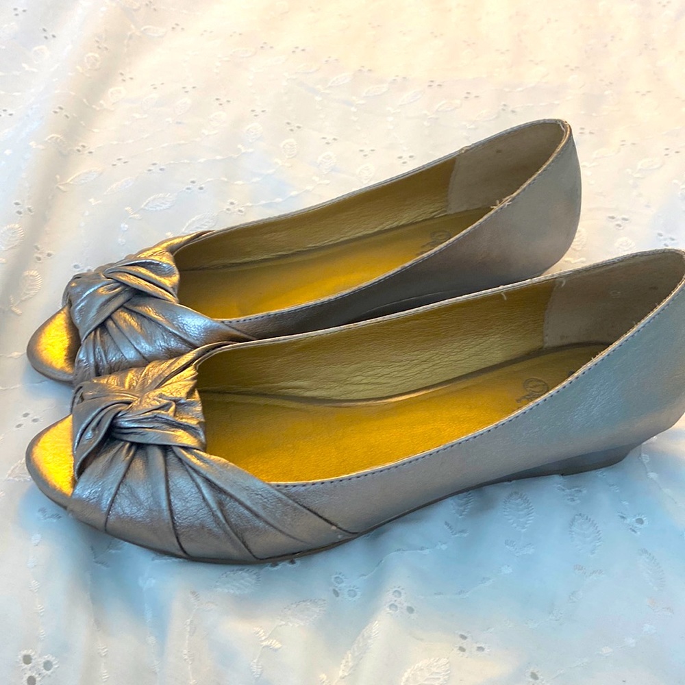 Gold metallic pumps size 9